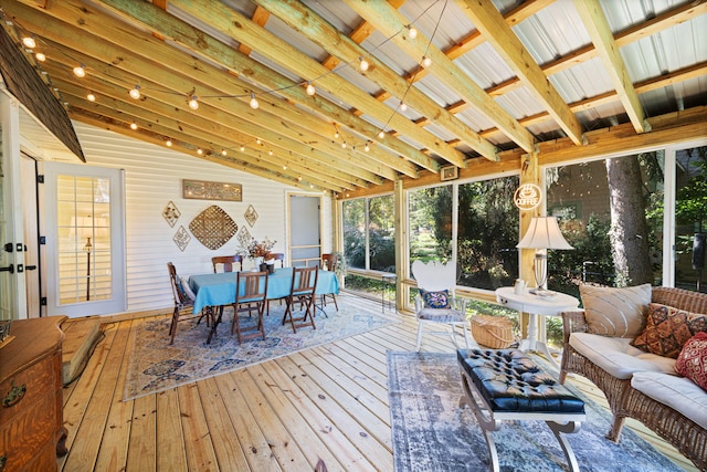 sunroom with vaulted ceiling