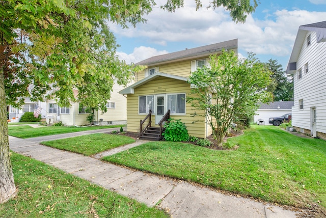 view of front of property featuring a front yard