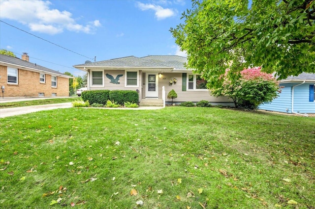 view of front of home with a front lawn