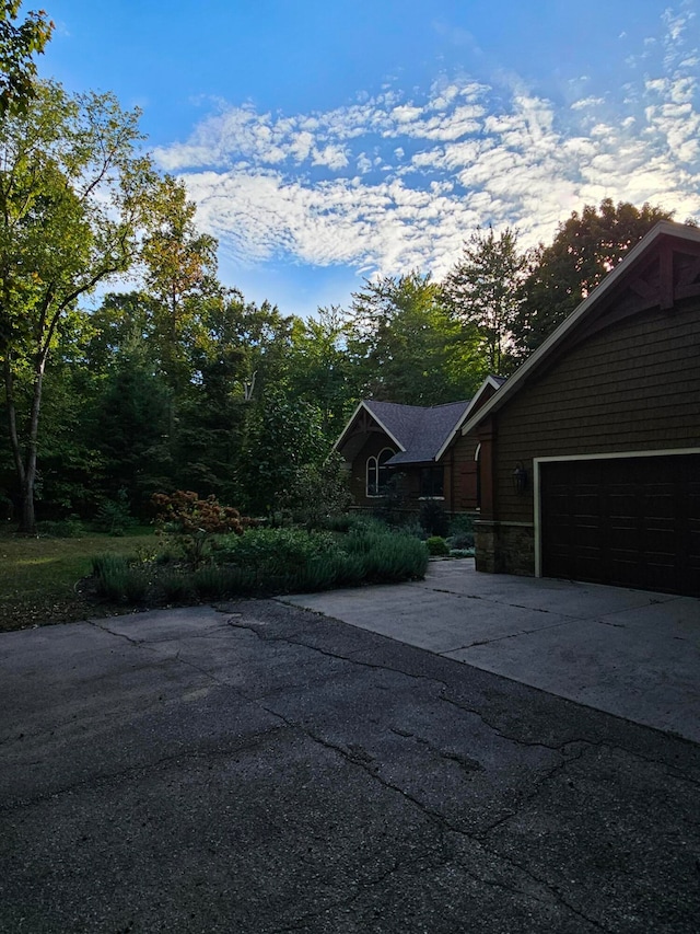 view of yard with a garage