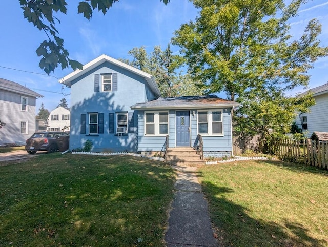 view of front facade featuring a front lawn