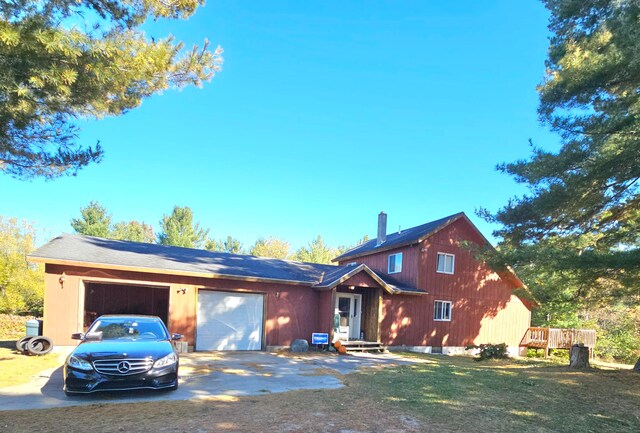 view of front of house with a garage and a front yard