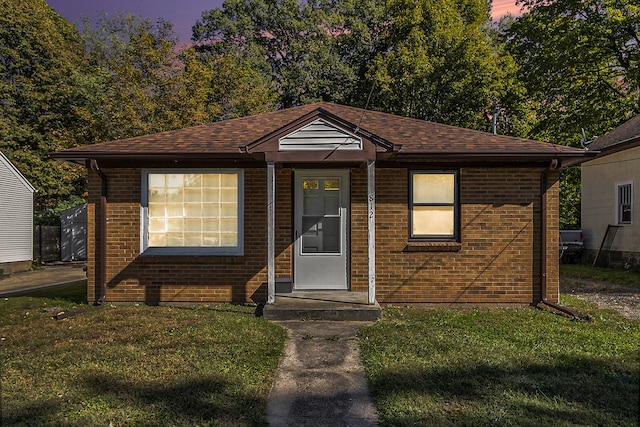 view of front of property with a lawn