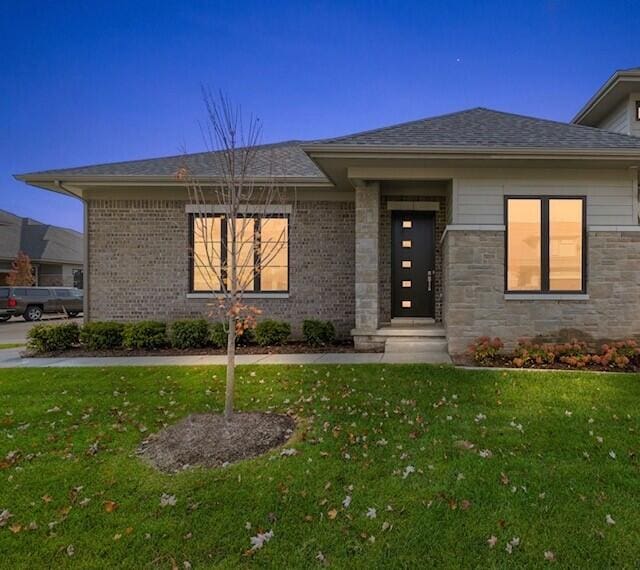 prairie-style house featuring a front lawn