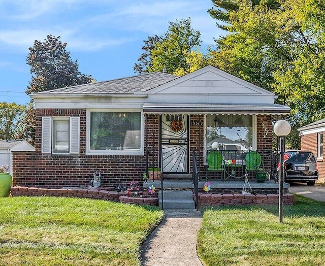 bungalow-style house featuring a front yard