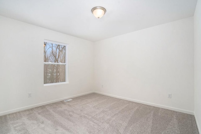 unfurnished room with carpet