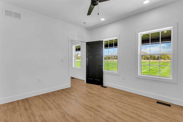 unfurnished room with light wood-type flooring and ceiling fan