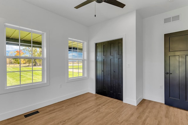 entryway featuring light wood-type flooring and ceiling fan