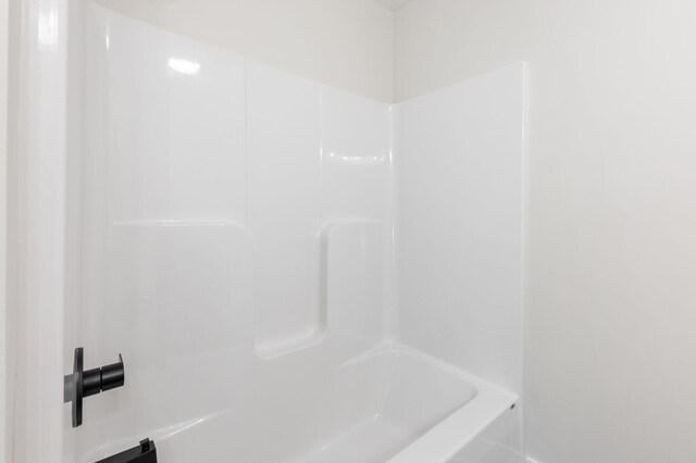 bathroom with shower / tub combination