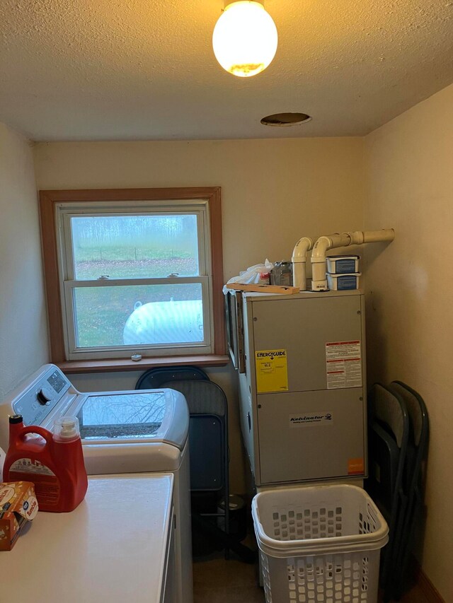 washroom featuring a textured ceiling and washing machine and clothes dryer