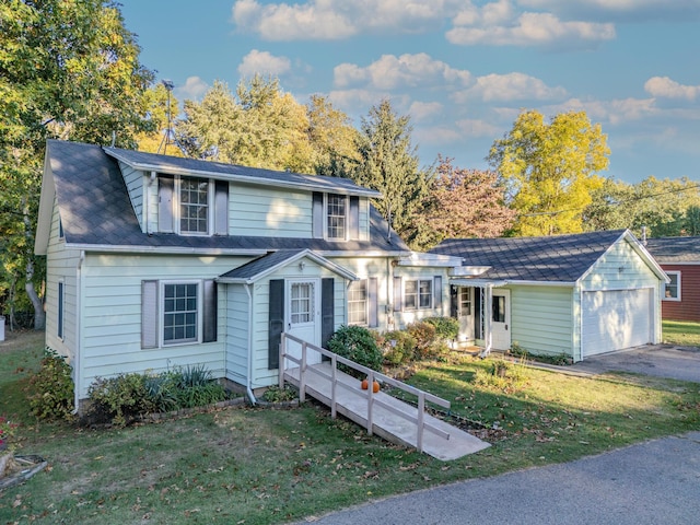 view of front of home featuring a front yard and a garage