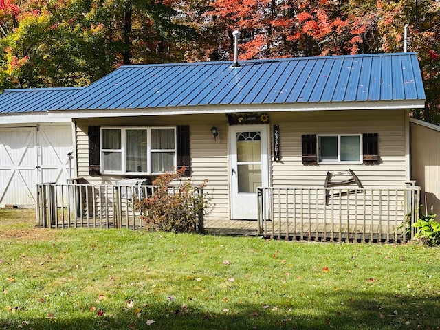 view of front of house with a front yard