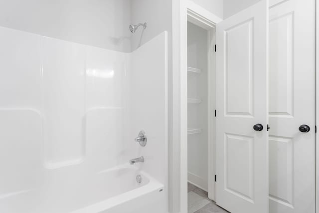 full bath with bathtub / shower combination