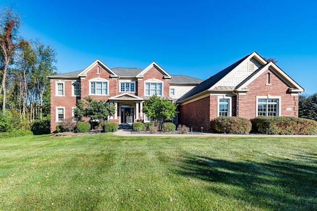 craftsman-style house featuring a front lawn