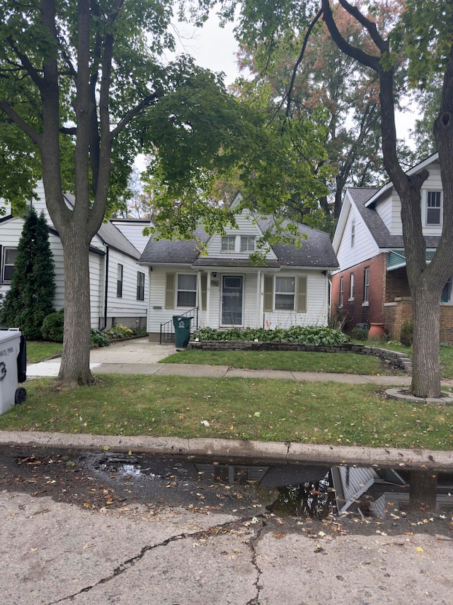 view of front of house with a front yard