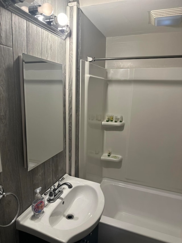 bathroom with bathtub / shower combination and vanity