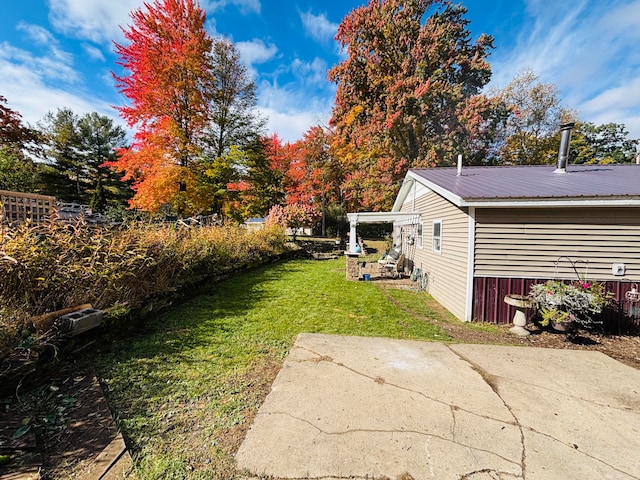 view of yard with a patio