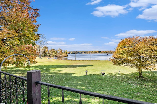 view of yard featuring a water view