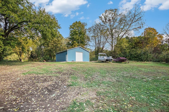 view of yard with a garage and an outdoor structure