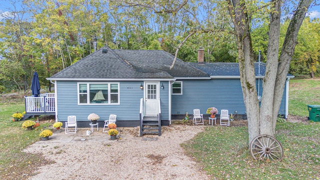 view of front of home with a patio area and a front lawn