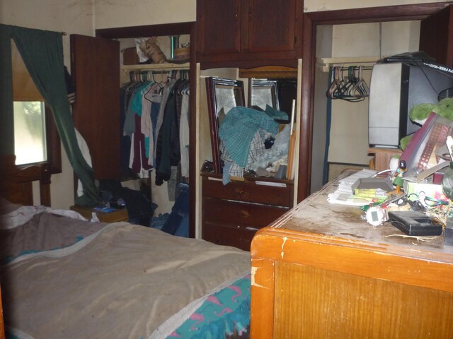 bedroom featuring a closet