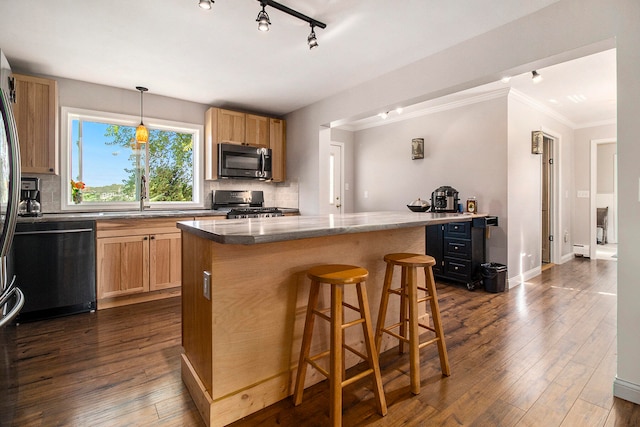 kitchen with a kitchen breakfast bar, appliances with stainless steel finishes, dark wood-type flooring, and a center island