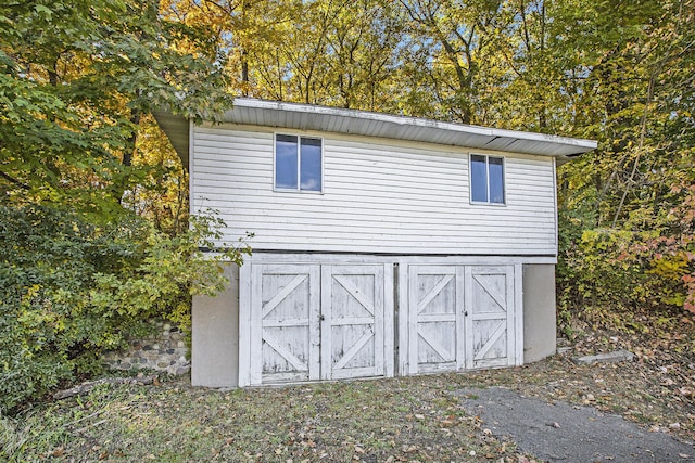 907 Ridge Ct, Chelsea, MI 48118