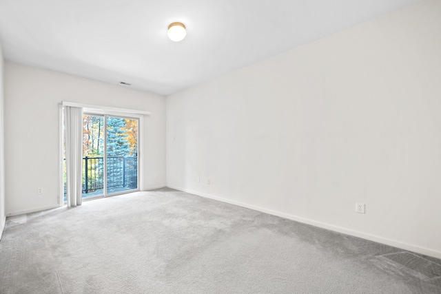 unfurnished room featuring carpet floors