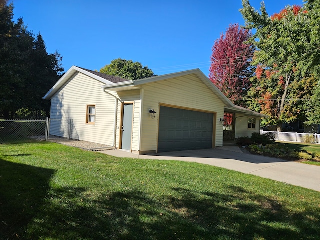 view of front of home with a front lawn