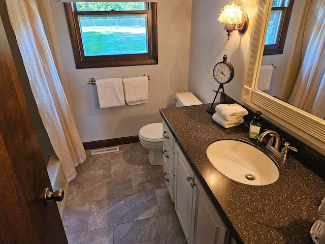 full bathroom featuring toilet, shower / tub combo with curtain, and vanity