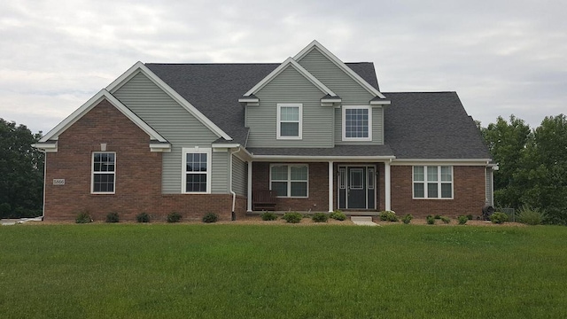 craftsman inspired home featuring a front yard