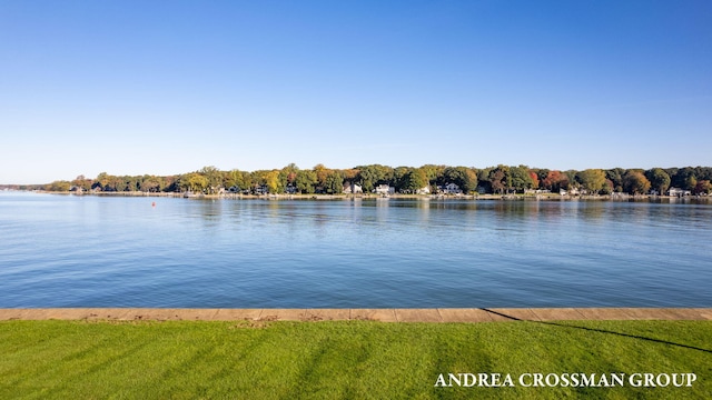 1329 Bayview Dr, Holland, MI 49423