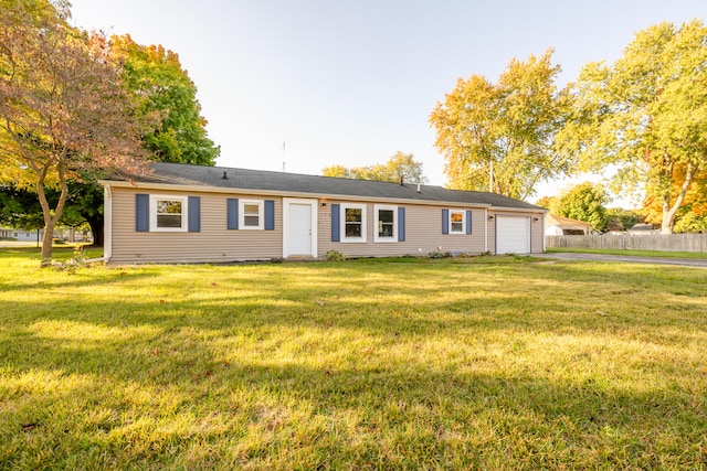 ranch-style home featuring a front lawn