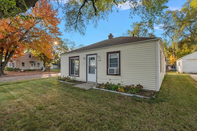 view of front facade with a front yard