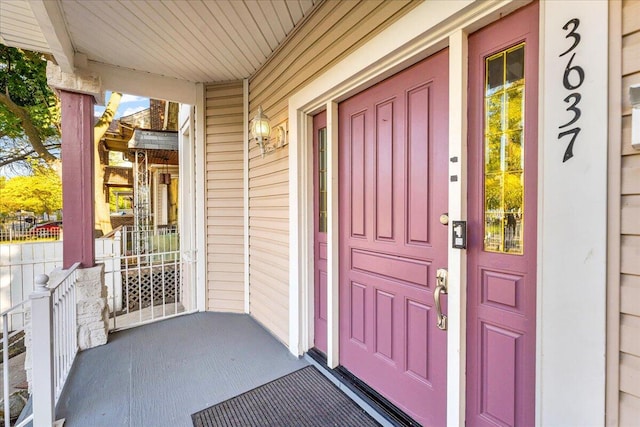 property entrance with covered porch