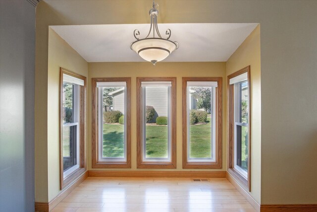 unfurnished sunroom with a healthy amount of sunlight and vaulted ceiling