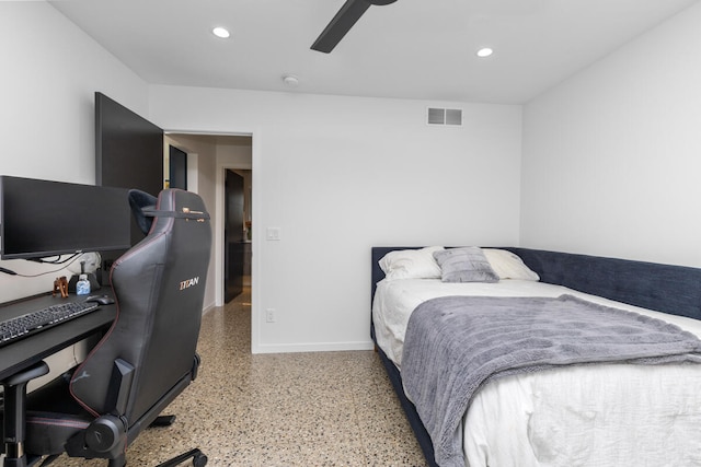 bedroom with ceiling fan