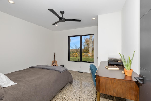 bedroom with ceiling fan