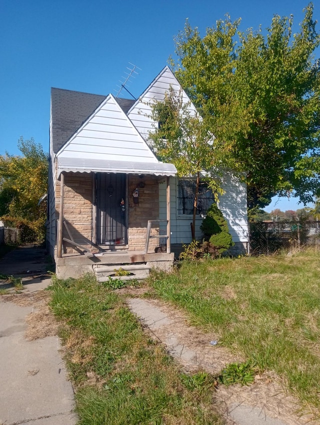 view of front of property featuring a porch