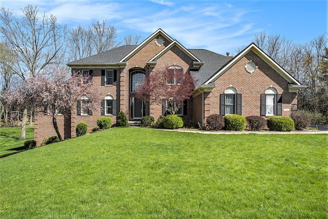 front facade featuring a front lawn