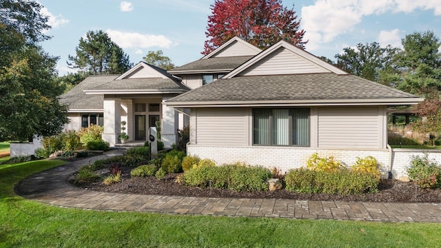 view of front of house with a front yard