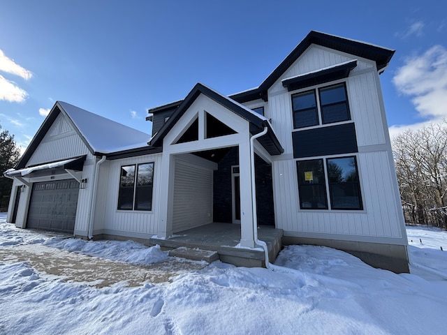 view of front of property featuring a garage