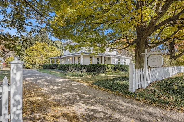 view of front of house