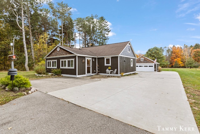 view of front of house featuring a porch, a front lawn, and a garage