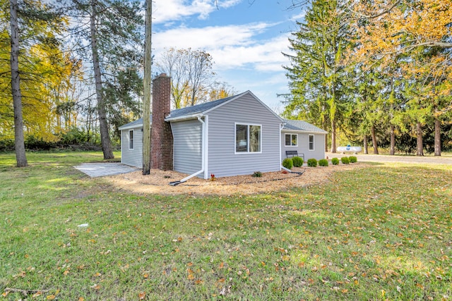 view of side of property featuring a lawn