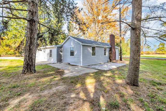 view of front of home with a patio area and a front lawn