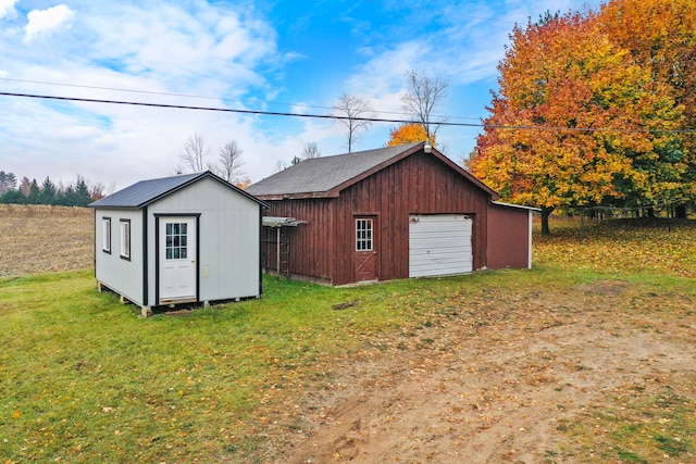 exterior space featuring a lawn