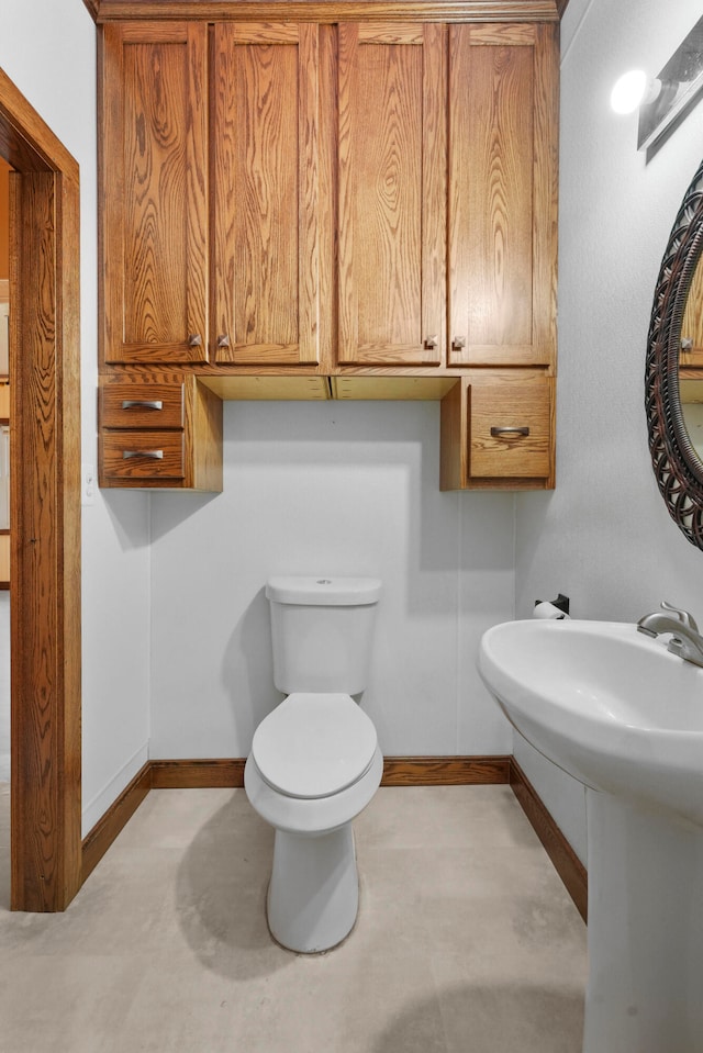 bathroom featuring sink and toilet