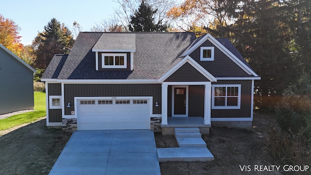 view of front facade featuring a garage