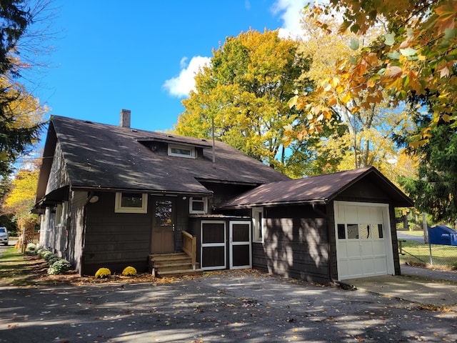 view of front facade with a garage